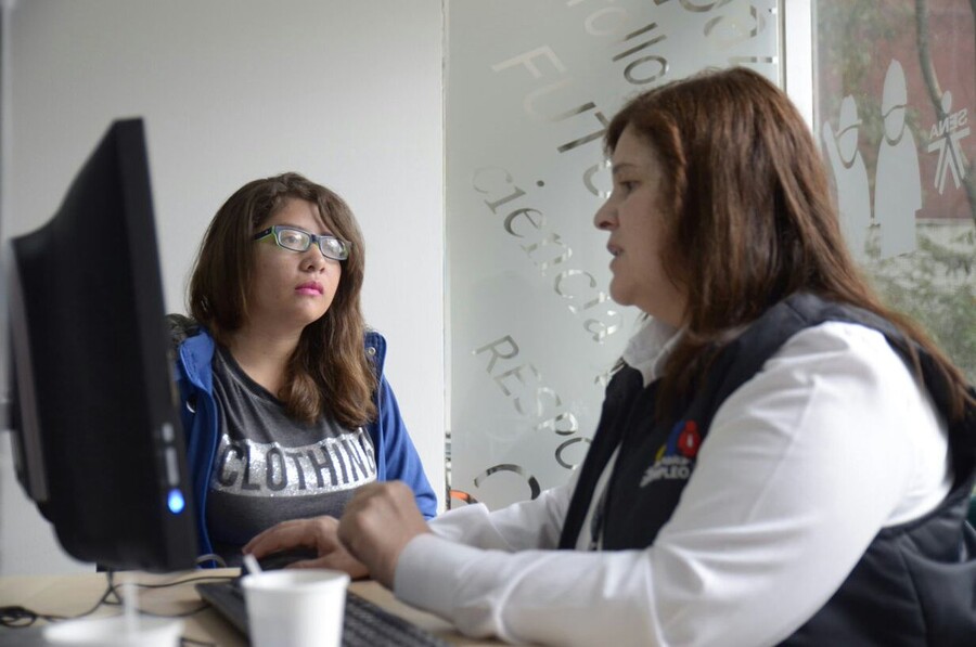 A trabajar con el estado que hay 1,662 vacantes Aliste su hoja de vida porque la Comisión Nacional del Servicio Civil (Cnsc) abrió este viernes una convocatoria pública con la que espera cubrir 1.662 vacantes laborales con diferentes entidades públicas del orden nacional, regional y local.