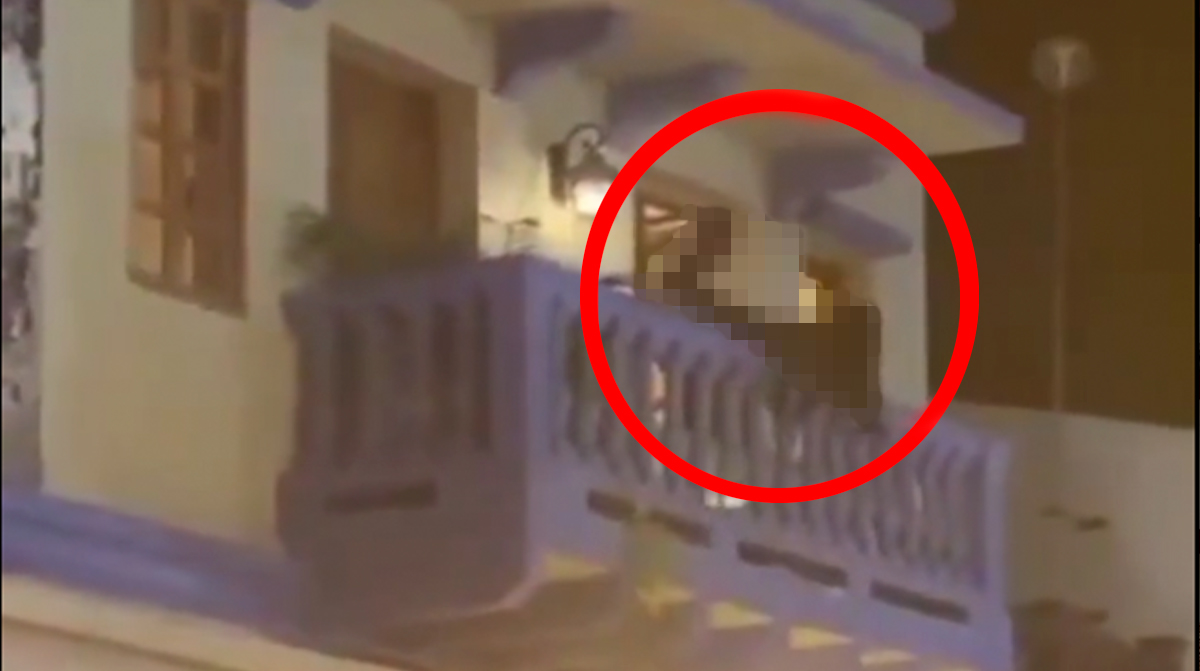 En video: Captan a una pareja haciendo el "delicioso" en un balcón en Cartagena 10 En video: Captan a una pareja haciendo el "delicioso" en un balcón en Cartagena A través de redes sociales, se conoció un video en el que se observa a una pareja teniendo relaciones sexuales en el balcón de un segundo piso en pleno Centro Histórico de Cartagena.