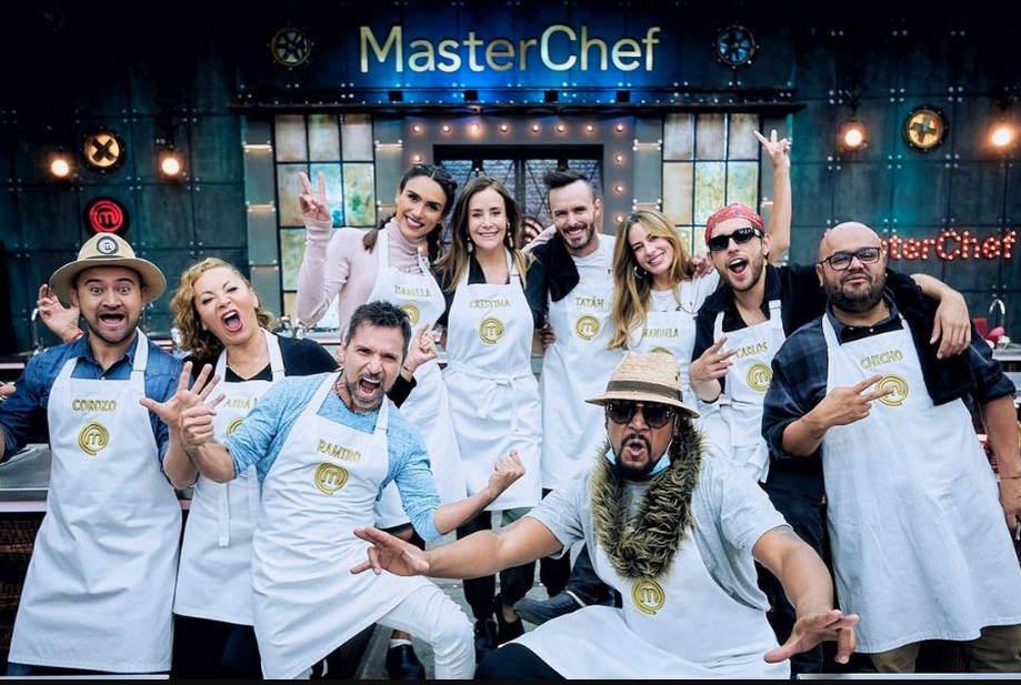 Este sería el concursante de ‘MasterChef’ que no llegaría al grupo de 4 finalistas 1 Este sería el concursante de ‘MasterChef’ que no llegaría al grupo de 4 finalistas El reality de cocina ‘MasterChef Celebrity’ ya está en su recta final y tiene a más de uno comentando quién sería el ganador de esta temporada. Tras la salida de Estiwar G, quedan 5 concursantes.