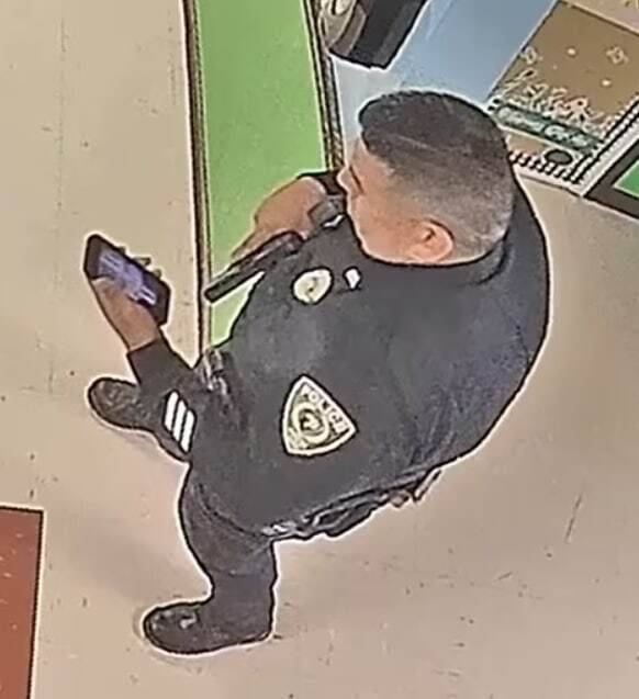 Revelan video de la aterradora matanza en escuela de Texas Luego que se conociera en las últimas horas el video de la aterradora matanza en una escuela en Texas, Estados Unidos, quedó en entredicho el accionar de la Policía en el caso en el que perdieron la vida 19 niños y 2 maestras.