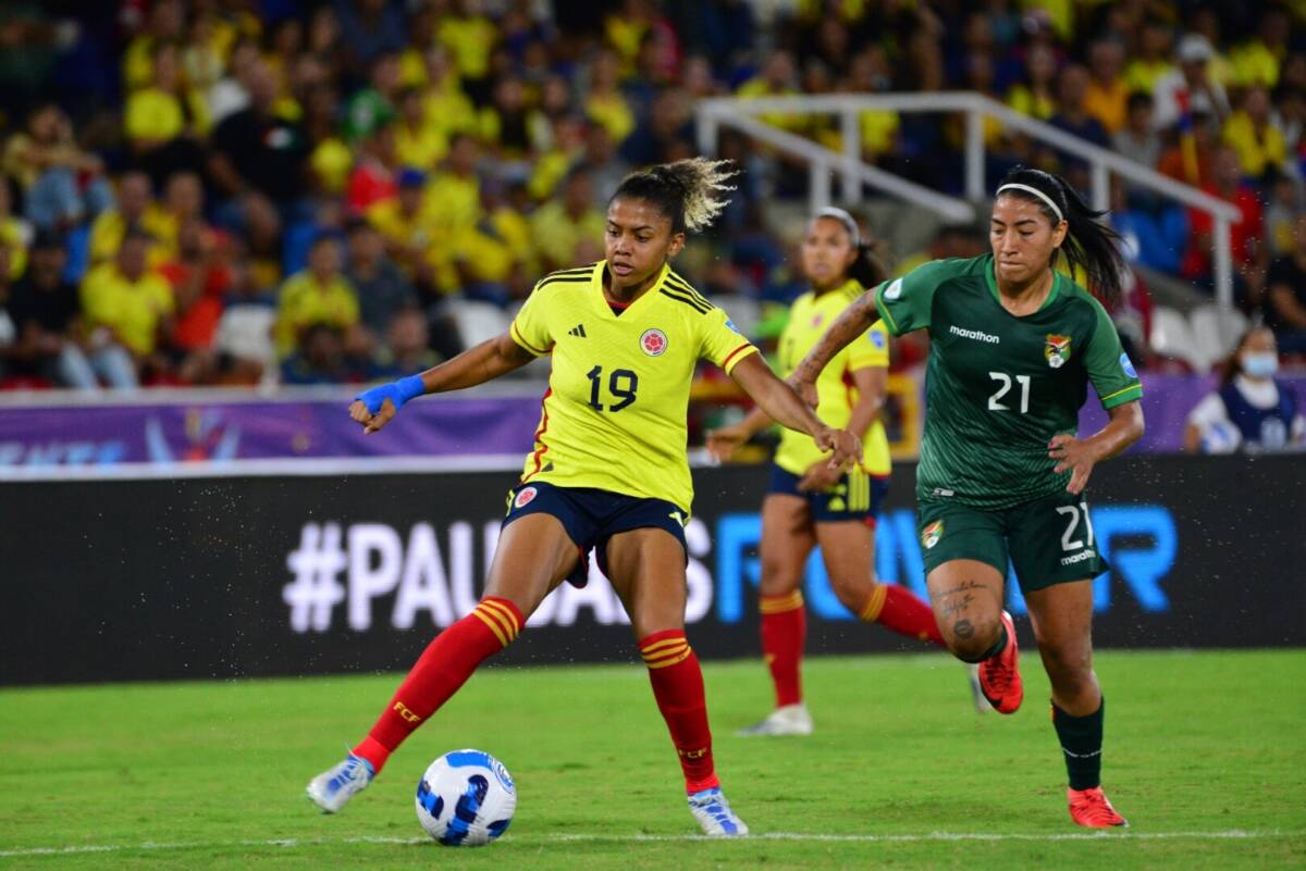 Colombia goleó a Bolivia y continua firme en la Copa 2 Colombia goleó a Bolivia y continua firme en la Copa La Selección Colombia derrotó 3-0 a Bolivia en la segunda fecha del Grupo A de la Copa América Femenina, en el estadio Olímpico Pascual Guerrero, en Cali, y pasó a comandar su llave con 6 puntos.