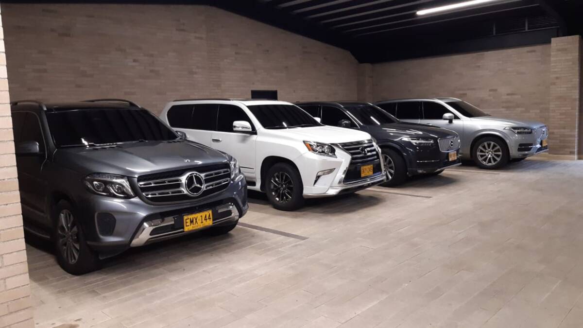 Alias ‘Falcón’ está siendo extraditado a Estados Unidos 3 Alias ‘Falcón’ está siendo extraditado a Estados Unidos Juan José Valencia Zuluaga, alias ‘Falcón’ o ‘Andrea’, presunto cabecilla del ala narcotraficante del ‘Clan del Golfo’ está siendo extraditado a Estados Unidos. Junto a él tres personas más también serán enviadas a ese país.