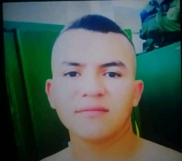 Clan del Golfo asesinó a patrullero bogotano El patrullero Diego Felipe Ruiz Rincón se había graduado hacía tan solo un mes y no había alcanzado a cobrar su primer como policía, cuando encontró la muerte este lunes al interior de una panadería en el municipio de Sampués (Sucre).
