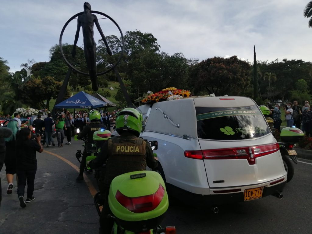 Así fue la despedida del 'Rey del Despecho' 1 Así fue la despedida del 'Rey del Despecho' El Rey Darío Gómez falleció el pasado martes en la noche. La noticia, que fue sorpresiva y dolorosa, ha tenido paralizada a Medellín toda esta semana.