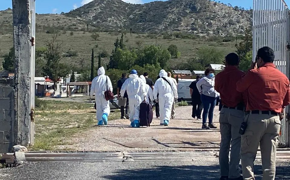 Exhuman el cuerpo de Debanhi Escobar para una nueva autopsia 1 Exhuman el cuerpo de Debanhi Escobar para una nueva autopsia El cadáver de la adolescente mexicana, Debanhi Escobar, hallada muerta en una cisterna de un motel fue exhumado para la realización de una nueva autopsia.