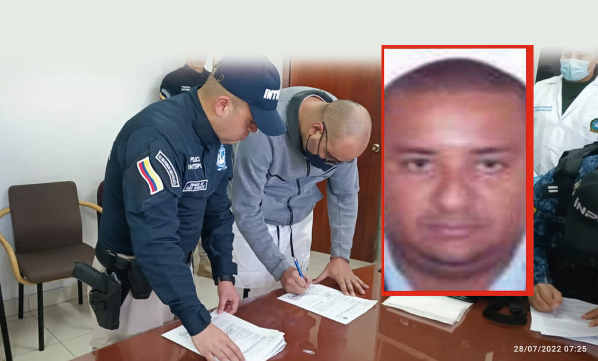 Extraditan a la mano derecha de 'Chiquito malo' y a dos cabecillas del Clan del Golfo 6 Extraditan a la mano derecha de 'Chiquito malo' y a dos cabecillas del Clan del Golfo En la mañana de este jueves fueron extraditados a Estados Unidos tres cabecillas narcotraficantes del Clan del Golfo, incluido Jorge Eliécer Castaño Toro alias ‘Plástico, mano derecha de ‘Chiquito Malo’.