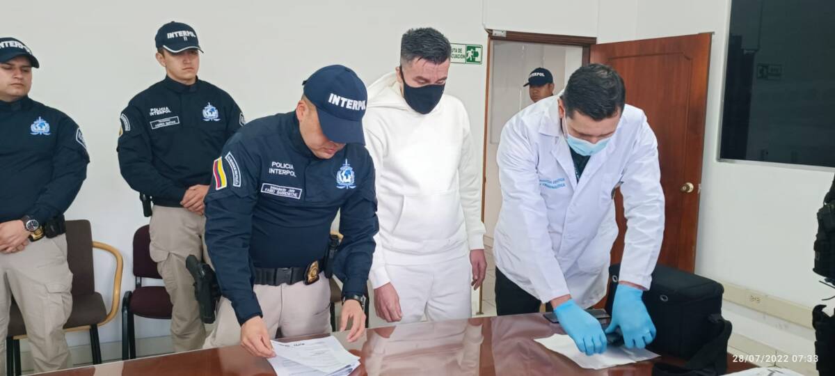 Extraditan a la mano derecha de 'Chiquito malo' y a dos cabecillas del Clan del Golfo 1 Extraditan a la mano derecha de 'Chiquito malo' y a dos cabecillas del Clan del Golfo En la mañana de este jueves fueron extraditados a Estados Unidos tres cabecillas narcotraficantes del Clan del Golfo, incluido Jorge Eliécer Castaño Toro alias ‘Plástico, mano derecha de ‘Chiquito Malo’.