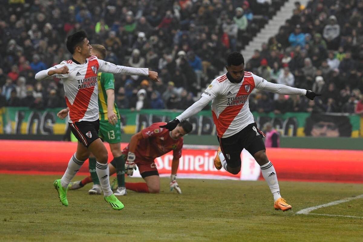 Espectacular debut de Borja con River Plate Borja continúa sumando minutos, aunque ya había hecho algunos en el partido contra Gimnasia de la Plata. No fue sino hasta el compromiso contra Aldosivi que logró colocar dos asistencias que terminarían en gol. Sin dejar a un lado la increíble anotación del delantero.
