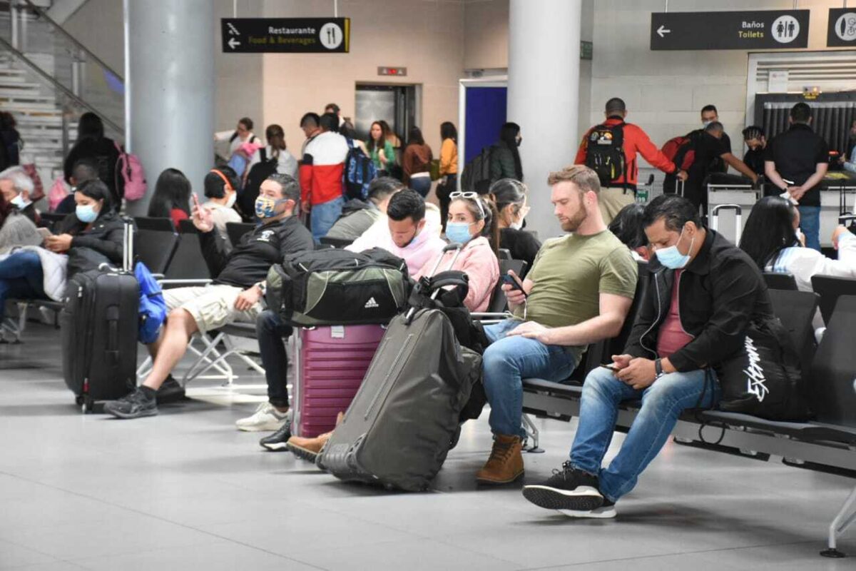 La millonada que deberán pagar aerolíneas que dañaron el equipaje de sus pasajeros 1 La millonada que deberán pagar aerolíneas que dañaron el equipaje de sus pasajeros Son 19 aerolíneas que, por vulnerar los derechos de sus pasajeros, deberán pagar una millonarias multa.
