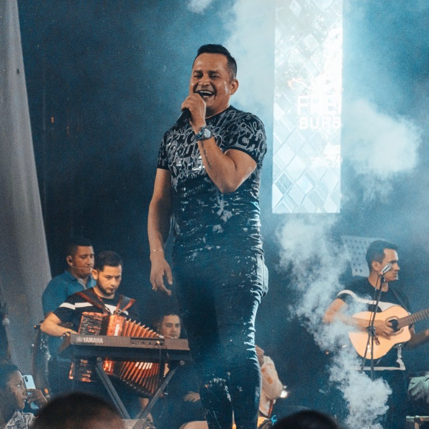 Freddy Burbano habla por primera vez tras quedar en libertad 1 Freddy Burbano habla por primera vez tras quedar en libertad El cantante de música popular Freddy Burbano fue dejado en libertad al mediodía de este miércoles por no ser considerado un peligro para la sociedad. Sin embargo, el artista sigue vinculado al proceso judicial, pues está involucrado en la muerte de la joven Karen Molina Luna, quien perdió la vida en un aparatoso accidente de tránsito la madrugada del sábado.