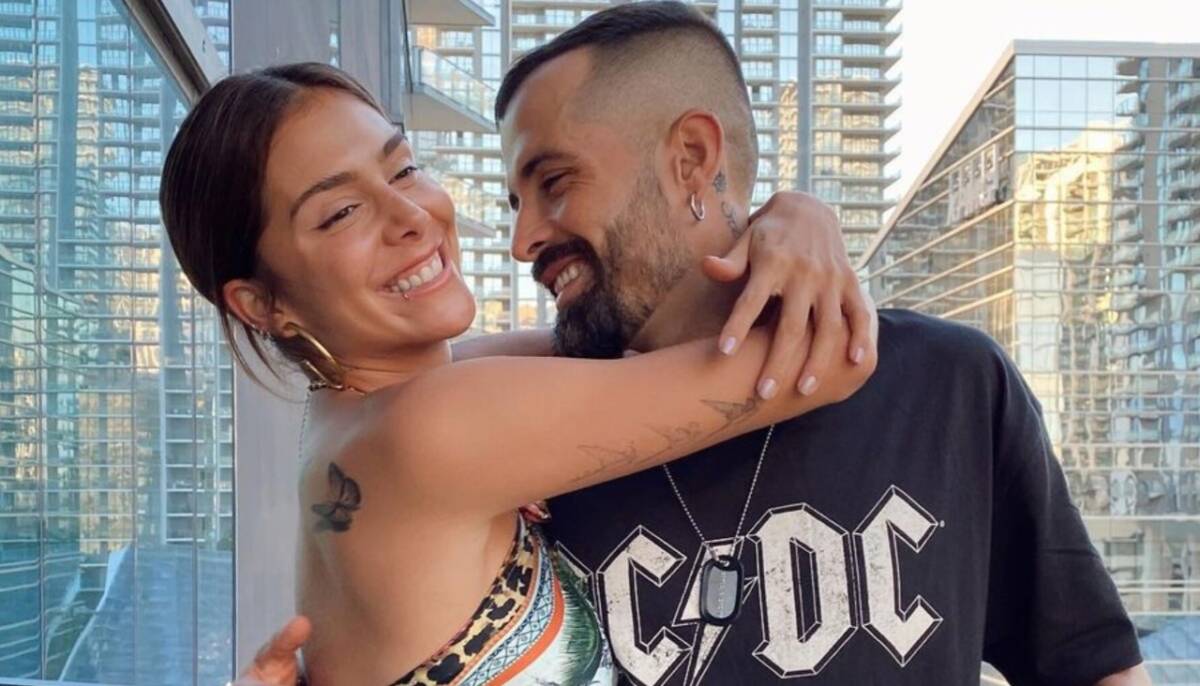 Mike Bahía revela la razón por la que no muestran la cara de su hijo El cantante dijo que la decisión de exponerse o no ante el público será únicamente de su hijo Kai. Ante las frecuentes dudas por parte de sus fanáticos, Mike Bahía explicó el porqué no han mostrado el rostro de su pequeño Kai, quien nació el 21 de abril.
