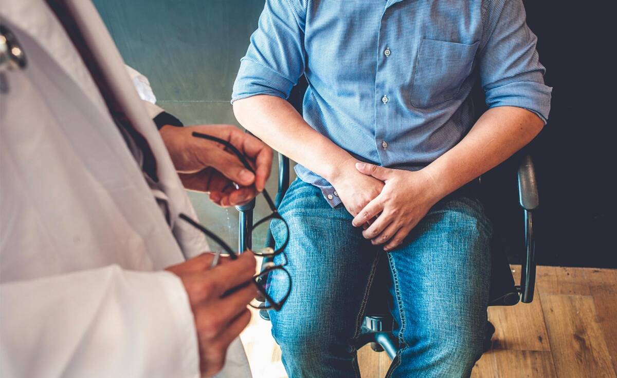 Hombre fue al hospital pensando que orinaba sangre y era su menstruación Un hombre en la ciudad de Sichua, en China, que acudió al médico pensando que tenía una infección urinaria, terminó descubriendo que realmente tenía útero y ovarios.