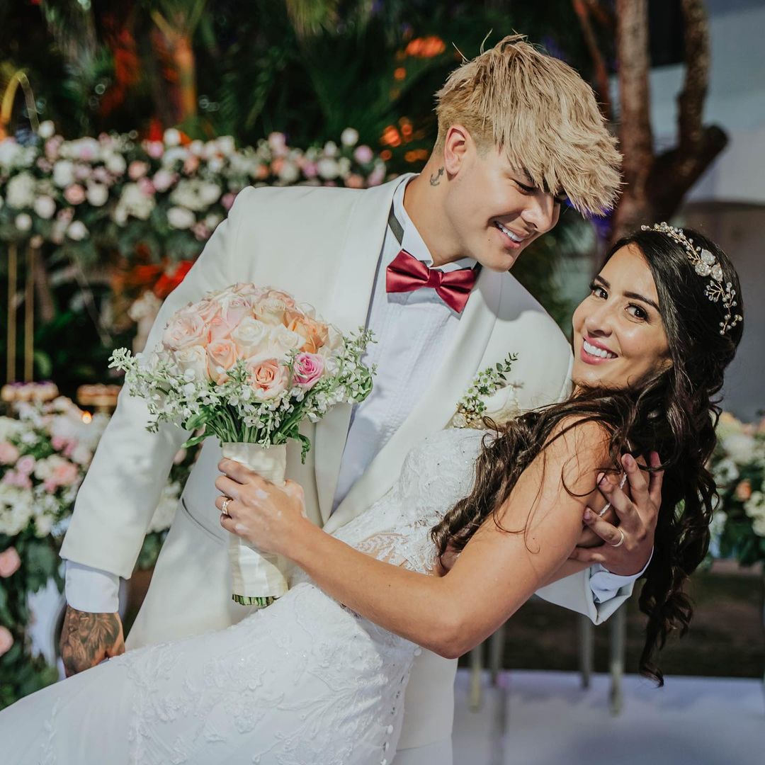 ICBF le pone el ojo a influencers por maltrato infantil 1 ICBF le pone el ojo a influencers por maltrato infantil Los influencer Carlos Feria y su esposa Adriana Valcárcel han sido blanco de críticas desde hace algún tiempo debido al contenido que publican en el que incluyen a su pequeña hija Salomé, ya que le hacen pesadas bromas a la menor.