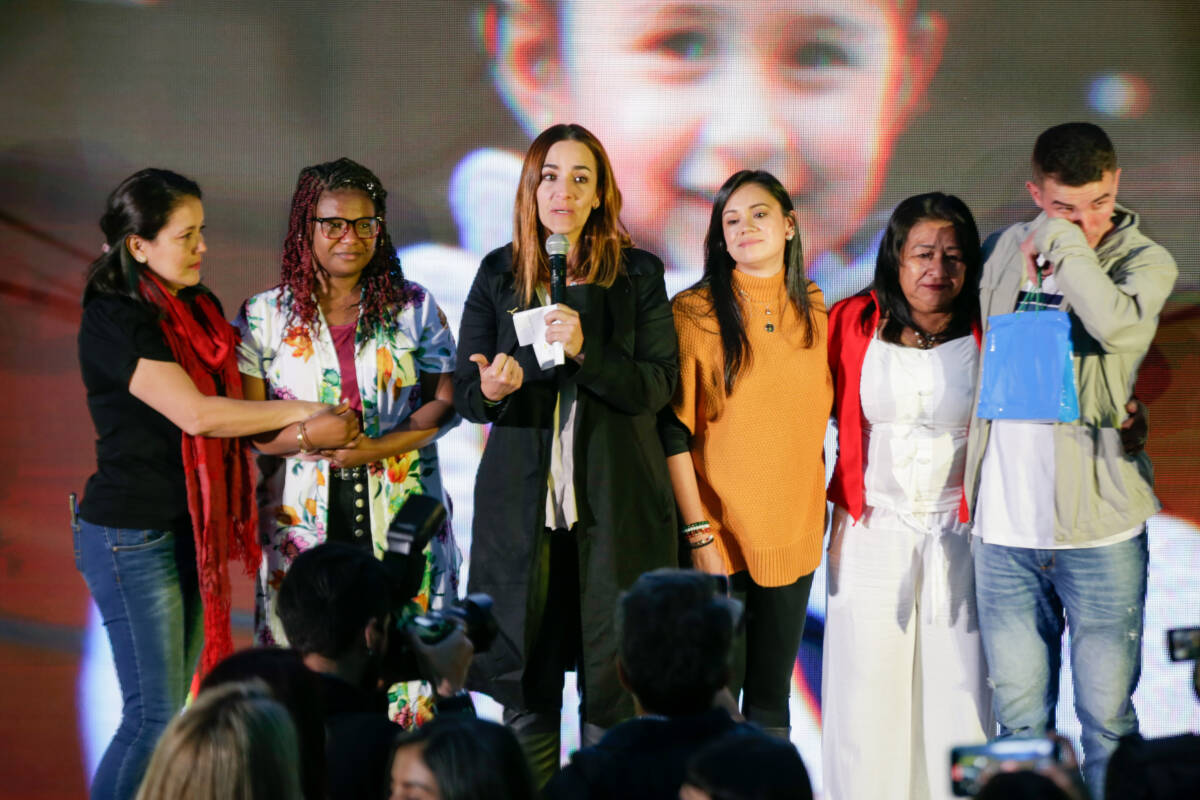 Icbf abrió convocatoria para encontrar 500 nuevos hogares sustitutos 2 Icbf abrió convocatoria para encontrar 500 nuevos hogares sustitutos El Instituto Colombiano de Bienestar Familiar (ICBF), en cabeza de su directora Lina María Arbeláez, realizó el lanzamiento de la campaña ‘Mi Hogar Abre las Puertas’, para encontrar a 500 nuevas familias que deseen acoger, cuidar y proteger temporalmente en sus hogares a niños, niñas o adolescentes a los que les han vulnerado sus derechos. Con esta convocatoria se espera poder beneficiar a más de 1.500 niños, niñas o adolescentes.