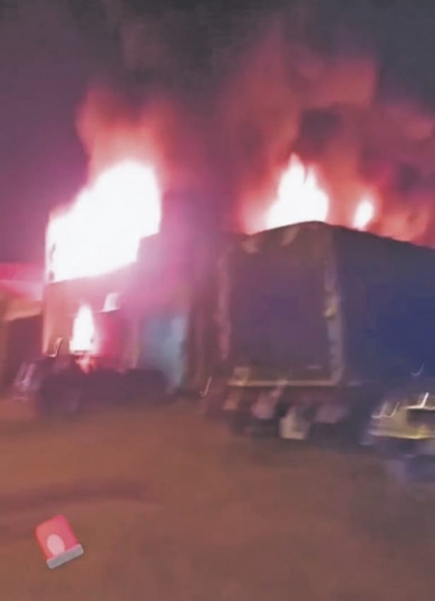 Incendio en fábrica de colchones de Soacha dejó millonarias pérdidas 9 Incendio en fábrica de colchones de Soacha dejó millonarias pérdidas En horas de la noche del viernes, se presentó un fuerte incendio en una fábrica de colchones ubicada en el municipio de Soacha (Cundinamarca).
