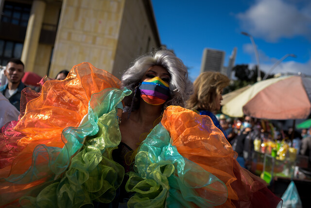 Así celebrará Bogotá la semana del orgullo LGBTIQ+ Hasta este domingo 3 de julio continuarán los eventos que se realizan en las principales ciudades de Colombia en el marco de la semana del orgullo LGBTIQ+ que busca conmemorar la lucha por la igualdad y la dignidad de las personas gais, lesbianas, bisexuales y transexuales.