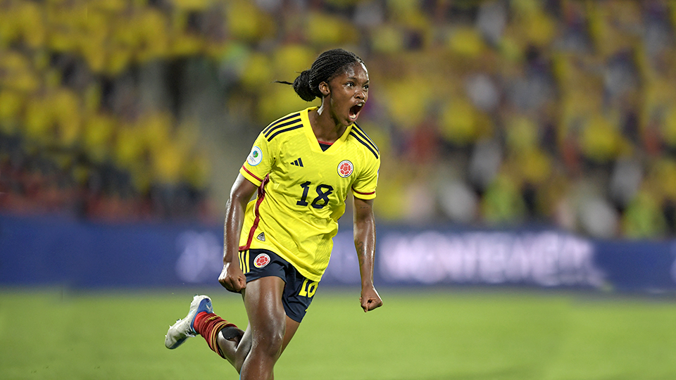 Linda Caicedo, la joven prodigio que deslumbra a Colombia en la Copa América La carrera de Linda Caicedo avanza tan rápido como sus movimientos en la cancha. Con apenas 17 años guio a Colombia al Mundial femenino de 2023 y a los Juegos Olímpicos de París - 2024 tras haber deslumbrado en su debut en 2019.