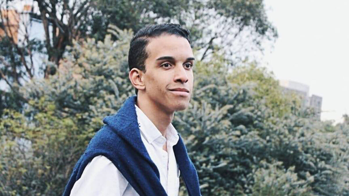 Ricardo José, el joven que murió en una fiesta electrónica este fin de semana 1 Ricardo José, el joven que murió en una fiesta electrónica este fin de semana A la 1:00 de la mañana del domingo, Ricardo José Rojas Guevara, un chef emprendedor, comenzó a pronunciar extrañas palabras a sus amigos y a su pareja sentimental, con quienes estaba en un evento de música electrónica que se celebró en el norte de la capital. Tres horas duró el muchacho de 26 años con una actitud salida de foco.