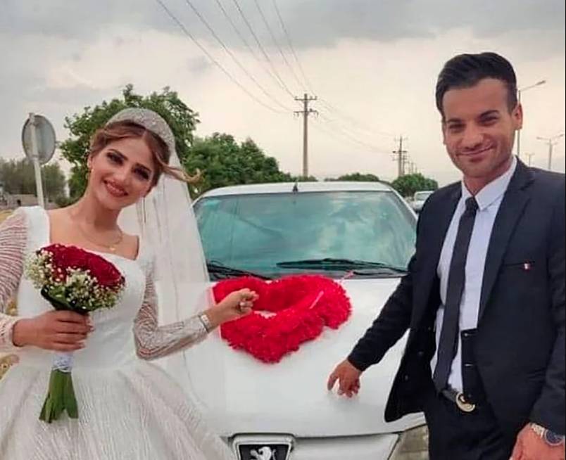 Mujer es asesinada el día de su boda por un invitado Mahvash Leghaei, una joven de 24 años, fue asesinada el día que llegó al altar y se casó con el amor de su vida. El lamentable hecho, que ocurrió en Firuzabad (Irán), tiene conmocionados a sus habitantes.