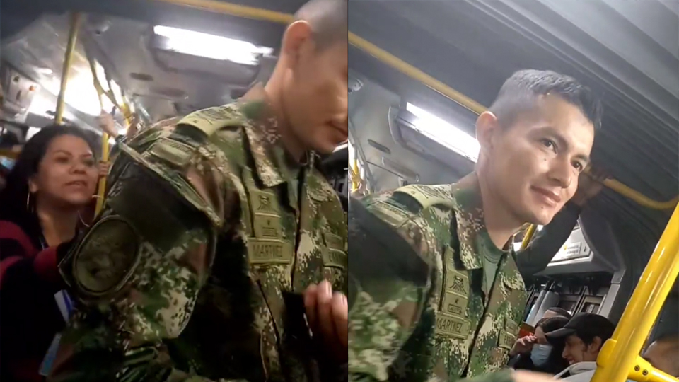 Mujer achantó a soldado en TM: le echó los perros Por medio de un video que se ha vuelto viral en la red social Twitter, se pudo ver el incómodo momento que tuvo que vivir un soldado en pleno TransMilenio, luego de que una mujer, en aparente estado de ebriedad, no parara de lazarle piropos y sugestivas propuestas al uniformado.