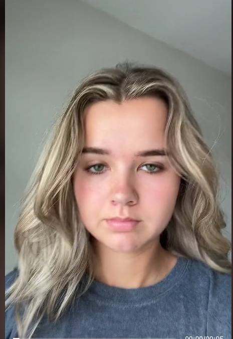 Joven viajó para conocer a un hombre y este se fue mientras ella dormía  Una joven se volvió viral en TikTok tras publicar un video donde cuenta la historia de cómo viajó por todo un país (Estados Unidos), solo para conocer a un hombre que luego la abandono sin decirle nada.