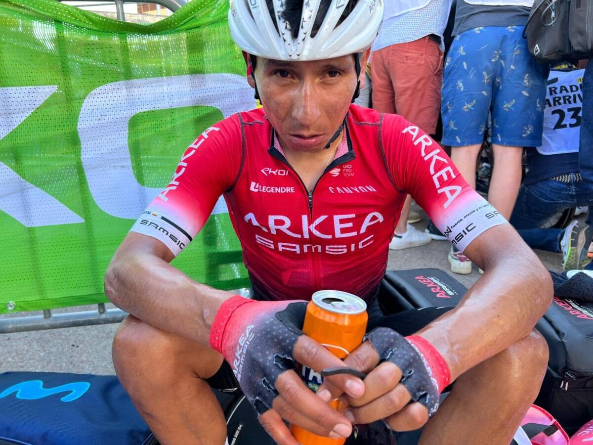 Nairo cedió tiempo y salió del top 5 El ciclismo es tan impredecible que, así un pedalista tenga un buen día, no es seguro que al siguiente la siga rompiendo, y eso le sucedió este jueves a Nairo Quintana. El corredor colombiano, quien venía de lucirse en la etapa 11, al llegar en el segundo lugar y alcanzar el top 5 de la clasificación general, en la joranda 12, disputada en el mítico ascenso al Alpe D'Huez, no contó con buen físico para mantener su buen ritmo.
