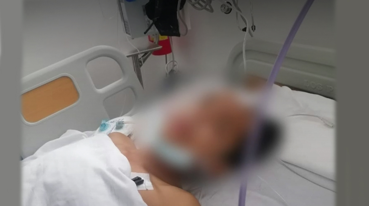Niño en Bogotá víctima de Bullying se encuentra en un hospital Los casos de Bullyin en los colegios mantiene en alerta a las autoridades y a los padres de familia, cada día son más las denuncias que se conocen por esta grave situación. Recientemente un niño de tan solo 12 años fue víctima de dos compañeros que lo agredieron y terminaron enviándolo al hospital.