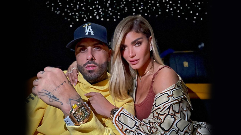 Pillaron a Nicky Jam con su ex muy 'junticos' Un video podría ser la prueba definitiva de que el famoso cantante regresó con su ex, Génesis Aleska.