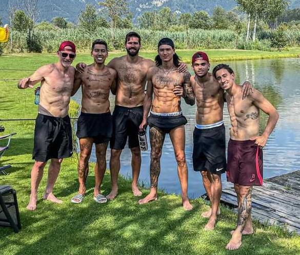 Luis Díaz sorprende en redes con su cuerpazo 1 Luis Díaz sorprende en redes con su cuerpazo A sus 25 años el delantero guajiro Luis Díaz se ha convertido en un referente del fútbol colombiano. También es clave en el Liverpool, por su talento, habilidad y despliegue.