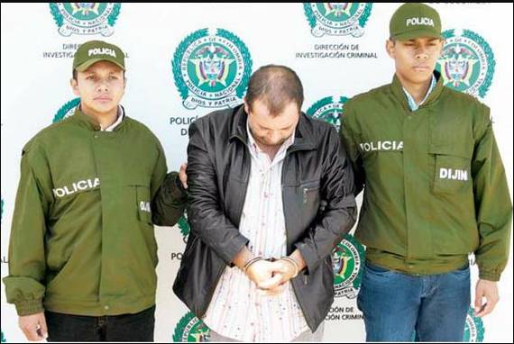 Sicario que asesinó a escolta, iba por la cabeza de un famoso ganadero Un sicario en pijama saltó la reja y logró huir del parqueadero en el que él y sus secuaces acababan de asesinar a un escolta, de 45 años, dentro de un conjunto residencial en la localidad de Suba. Eran las 8:40 de la mañana de ayer. Los hechos ocurrieron en medio de, lo que se cree, fue un atentado contra un ‘duro’ de la ganadería.