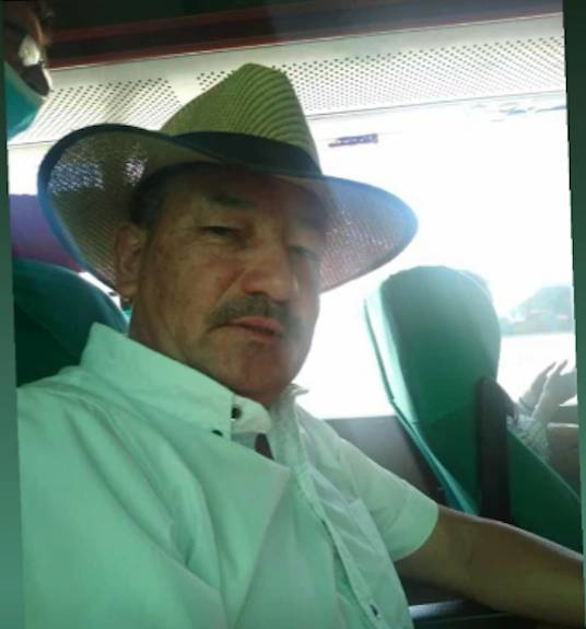 Su cuñado lo mató de una puñalada al cuello De este grupo, dos cuñados entraron al bar llamado ‘Puente de Guadua’ (por su cercanía con el puente del mismo nombre), el cual es también un piqueteadero. Don José Edgar Pedreros, un padre y abuelo, entró al sitio con su cuñado Víctor Alfredo Riaño. Iban a por unas ‘polas’ después del turno, pero con el paso del tiempo el ambiente se volvió violento.