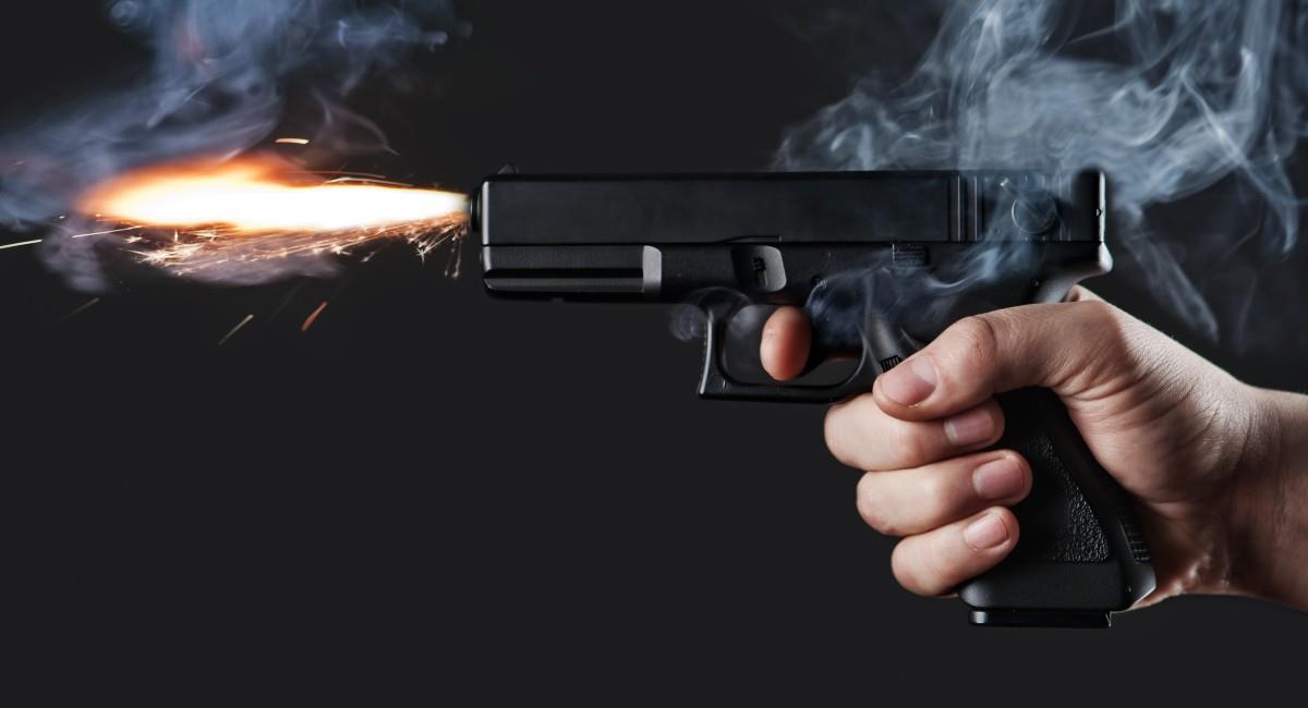 ¡Qué horror! Un policía asesinó a seis familiares y luego se quitó la vida Un policía asesinó a su mamá, su esposa, tres hijos menores de edad y un hermano, a quienes buscó en distintas viviendas.&nbsp;