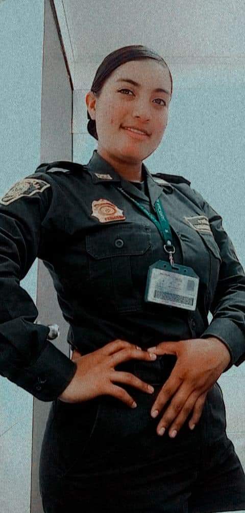 En trágico accidente murieron dos policías 2 En trágico accidente murieron dos policías En la madrugada del sábado, dos jóvenes policías que se dirigían a atender el llamado de la comunidad por una riña que se había presentado en la jurisdicción del CAI Versalles (Fontibón), cuando fueron arrollados por un bus del SITP. Infortunadamente ambos fallecieron.