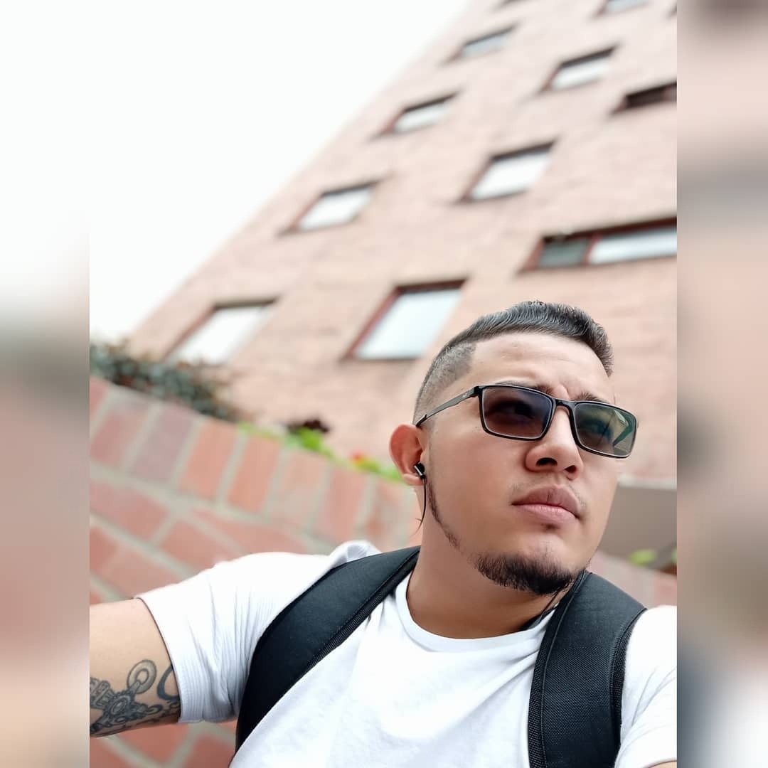 Estas son las víctimas del triple homicidio del sector del 12 de Octubre Con el último pensamiento que le quedaba en su trastornada mente, Adolfo Gutiérrez Ríos, un señor de 67 años de edad, escuchó los gritos de la Policía.