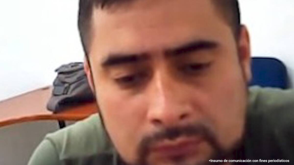 Tras las rejas integrante de ‘Los Fríos’, banda de fleteros en Bogotá 1 Tras las rejas integrante de ‘Los Fríos’, banda de fleteros en Bogotá En la investigación que adelantó la Policía de Bogotá, se evidenció con material fílmico, que Cárdenas, habría participado en al menos 5 atracos. Tenia el rol específico de ser el conductor de la banda.