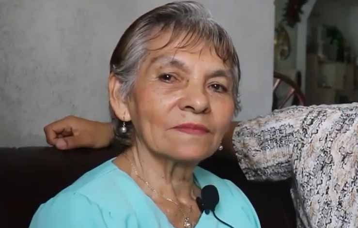 Murió Adonai, la mujer que inspiró la canción decembrina 1 Murió Adonai, la mujer que inspiró la canción decembrina Adonai Ardila Urdeña, una mujer oriunda de Ataco (Tolima), murió a sus 87 años y su nombre ha estado viralizado en las redes sociales en las últimas horas.