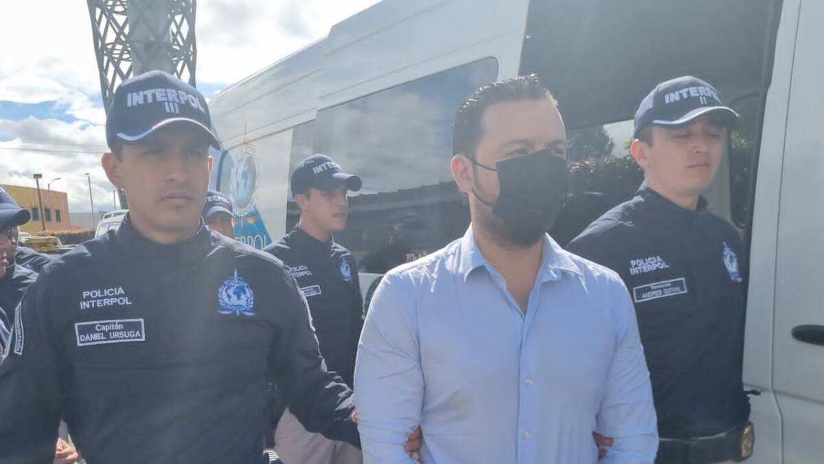 En La Picota le tenían tremenda fiesta de despedida a alias 'Falcón' 1 En La Picota le tenían tremenda fiesta de despedida a alias 'Falcón' Como si se tratara de un centro de vacaciones, en la cárcel La Picota de Bogotá, los internos trataron de ingresar un cargamento de comida y licor para hacerle una fiesta de despedida a Juan José Valencia Zuluaga, más conocido como alias ‘Falcón’, la mano derecha de ‘Otoniel’.