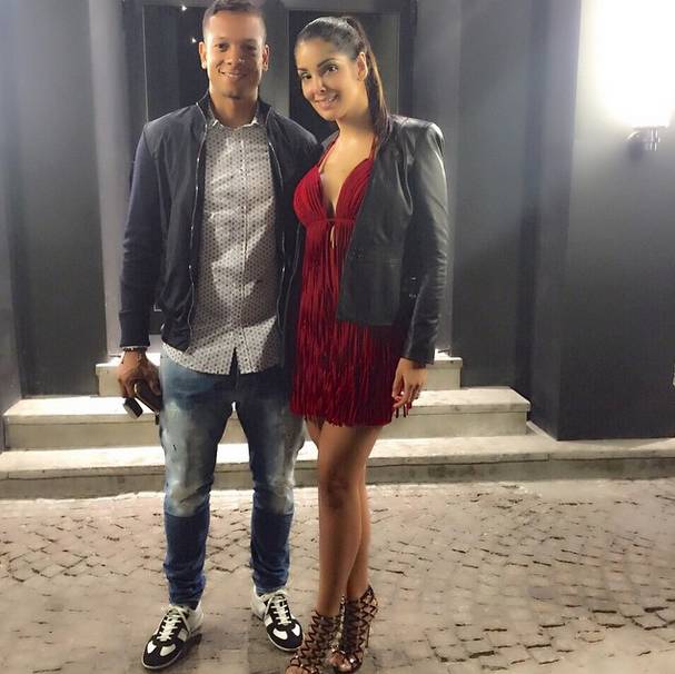 Famosos que se divorciaron y se volvieron a casar 1 Famosos que se divorciaron y se volvieron a casar La actriz argentina, radicada en Colombia, estuvo casada con el libretista Mauricio Navas y tuvieron un hijo llamado Fernando; pero el amor terminó y se divorciaron. Aunque ella salió con varios famosos, después de eso fue el actor Gonzalo Vivanco el que se quedó con su corazón. Desde 2010 se casaron con un rito de cienciología y hoy se presumen como una pareja feliz y estable.