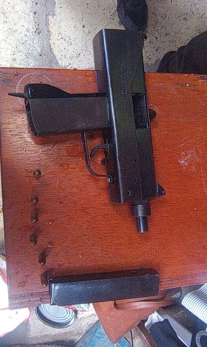 Encuentran tres armas de fuego en intervención en 'Tres Calaveras' 2 Encuentran tres armas de fuego en intervención en 'Tres Calaveras' En las últimas horas la Metropolitana de Bogotá informó que se realizó una intervención en el sector conocido como Tres Calaveras de la localidad de Usaquén, donde se encontraron armas de largo alcance.