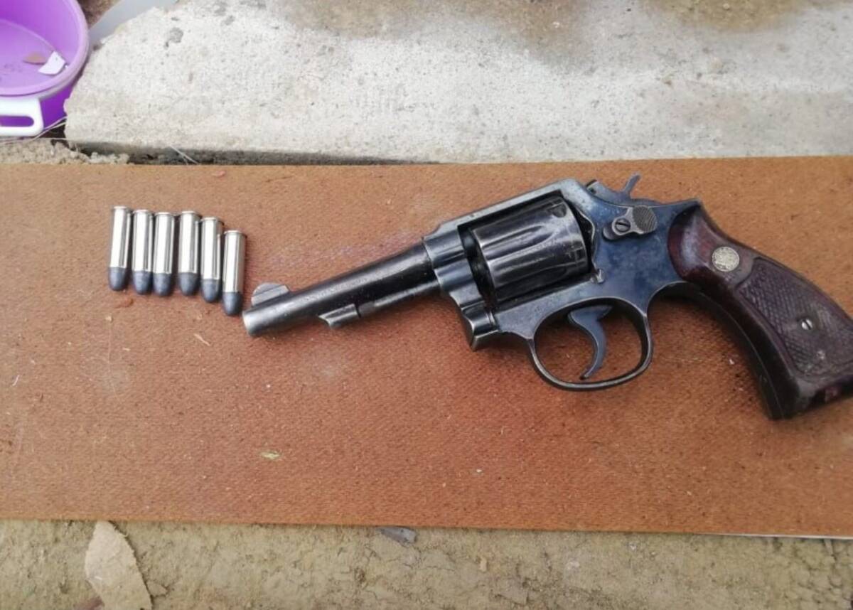 Encuentran tres armas de fuego en intervención en 'Tres Calaveras' 8 Encuentran tres armas de fuego en intervención en 'Tres Calaveras' En las últimas horas la Metropolitana de Bogotá informó que se realizó una intervención en el sector conocido como Tres Calaveras de la localidad de Usaquén, donde se encontraron armas de largo alcance.
