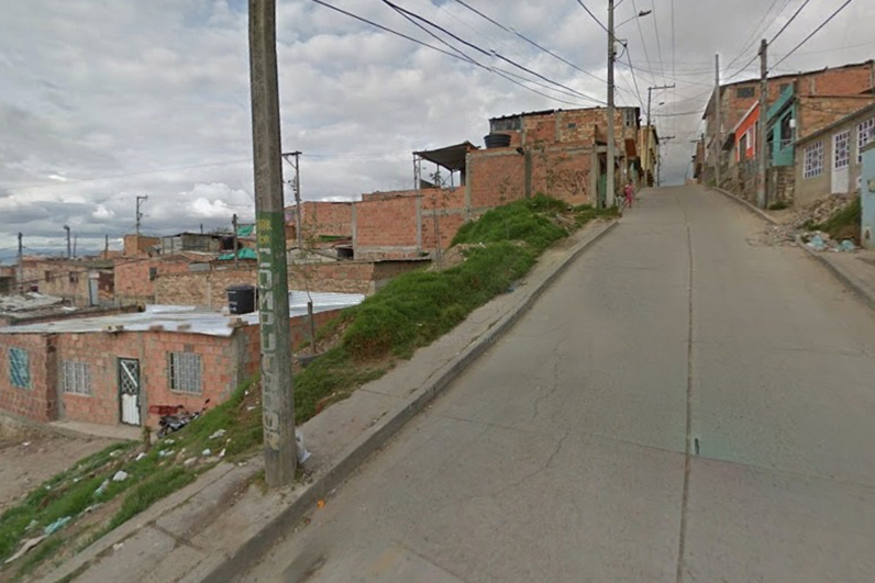 Balacera en acción policial deja un herido en Soacha 1 Balacera en acción policial deja un herido en Soacha Gravemente herido quedó un joven de 19 años, luego de que se agarrara a bala con la policía judicial del vecino municipio de Soacha. Aunque los hechos son materia de investigación, todo indica que el muchacho no aceptó un requerimiento y en su lugar desenfundó un arma de fuego, con la que empezó todo el tiroteo.