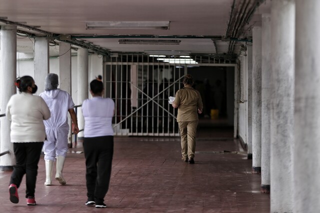 Extraña muerte de una reclusa en la cárcel El Buen Pastor 2 Extraña muerte de una reclusa en la cárcel El Buen Pastor ??| En extrañas circunstancias falleció una reclusa de la cárcel el Buen Pastor. La mujer se desvaneció en una silla de ruedas de la enfermería y murió sin que alcanzara a ser llevada a un centro médico. @BallesterosLeo@CityTv pic.twitter.com/DT7mnGMylO