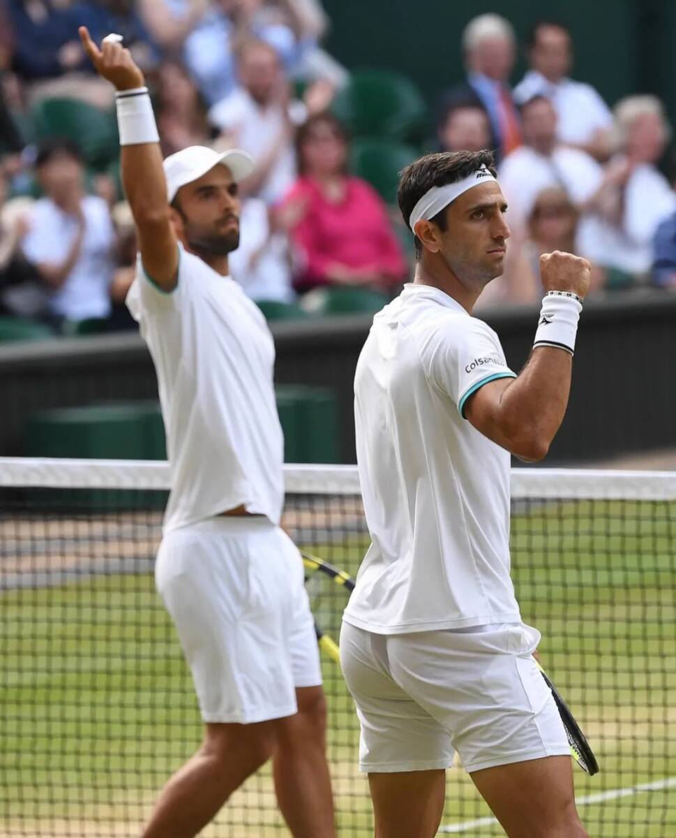 Cabal y Farak pasaron a semifinales de Wimbledon 1 Cabal y Farak pasaron a semifinales de Wimbledon La pareja de dobles formada por los colombianos Juan Sebastián Cabal y Robert Farah se metió el martes en semifinales de Wimbledon al imponerse por 6-3, 6-3, 6-7 (3/7) y 1-1 a los estadounidenses Denis Kudla y Jack Sock que se retiraron en el quinto set.
