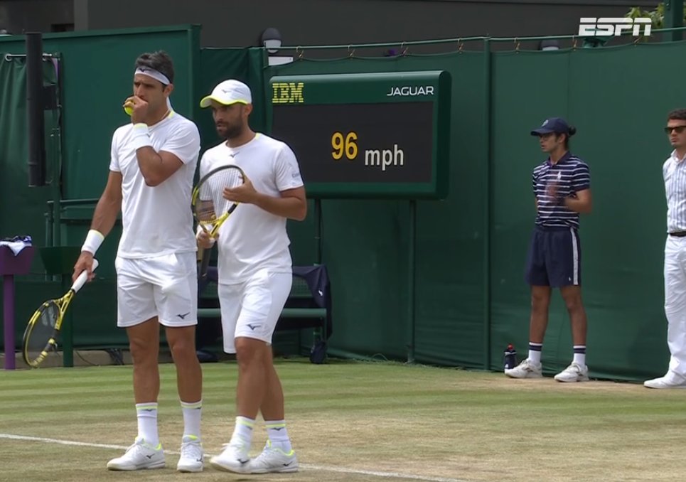 Cabal y Farak pasaron a semifinales de Wimbledon La pareja de dobles formada por los colombianos Juan Sebastián Cabal y Robert Farah se metió el martes en semifinales de Wimbledon al imponerse por 6-3, 6-3, 6-7 (3/7) y 1-1 a los estadounidenses Denis Kudla y Jack Sock que se retiraron en el quinto set.