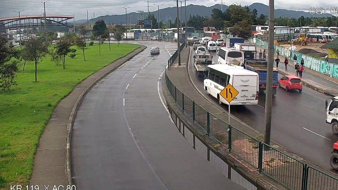 Congestión vehicular por la Calle 80 por rotura de un tubo de gas Debido a la rotura de un tubo del gas que se presentó en el kilómetro 1.5 vía Bogotá-Siberia, se presenta congestión vehicular en la Calle 80 sentido Oriente-Occidente.