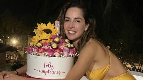 Carmen Villalobos festejó su cumpleaños sin Sebastián Caicedo 9 Carmen Villalobos festejó su cumpleaños sin Sebastián Caicedo De nuevo Carmen Villalobos dio de qué hablar, pues en la celebración de su cumpleaños número 39 apareció muy feliz pero sin la compañía de esposo, Sebastián Caicedo, reafirmando los rumores de su separación.