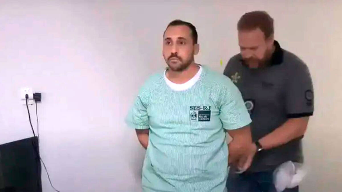 Capturan a anestesiólogo por abusar de paciente sedada durante una cesárea Un médico anestesiólogo fue capturado en las últimas horas luego de que fuera captado en un video mientras abusaba sexualmente a una paciente sedada a la que le realizaban una cesárea para tener a su bebé.