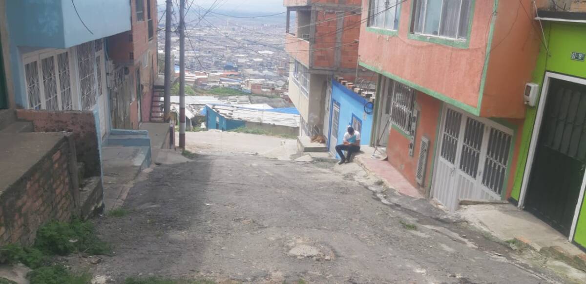 Riña, bala y muerte en Ciudad Bolívar Para los habitantes del sector de Santo Domingo, en Ciudad Bolívar, escuchar disparos se ha vuelto cotidiano. El eco de las balas forman parte del paisaje del que los vecinos ya no quieren saber más.