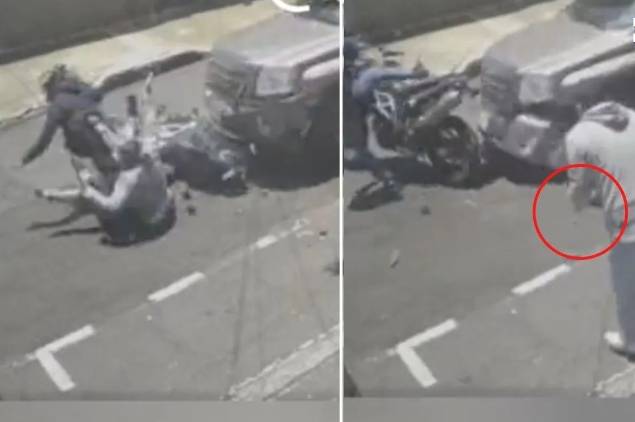 VIDEO: Conductor arrolló a tres pillos que le habían hurtado una millonada 3 VIDEO: Conductor arrolló a tres pillos que le habían hurtado una millonada En video quedó registrado cuando un hombre en una camioneta arrolló a tres pillos que le habían hurtado una jugosa suma de dinero.