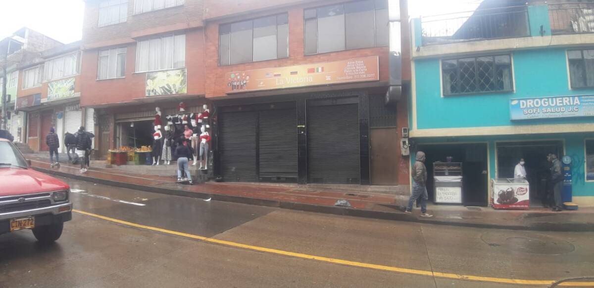 Intolerancia Mortal en San Cristóbal 2 Intolerancia Mortal en San Cristóbal La intolerancia y la poca capacidad de una parte importante de la ciudadanía de resolver conflictos con salidas no violentas siguen siendo factores determinantes en la comisión de homicidios. Este fin de semana se presentó un nuevo caso violento, que tras discusiones sazonadas por el consumo excesivo de alcohol y viejos problemas sin saldar, terminó en la muerte de un hombre en el barrio La Victoria, en San Cristóbal.